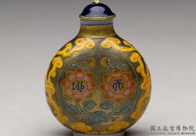 图片[2]-Glass-body painted enamel snuff bottle with auspicious characters for “Longevity of the Heavens and Earth” on a gold background, Qing dynasty, Qianlong reign (1736-1795)-China Archive